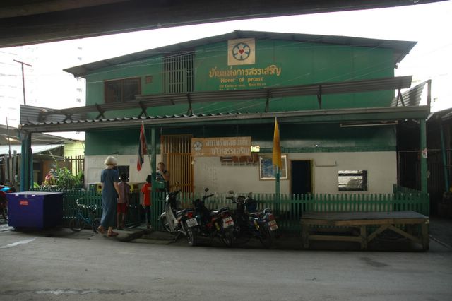 01klongthoey.jpg (large)